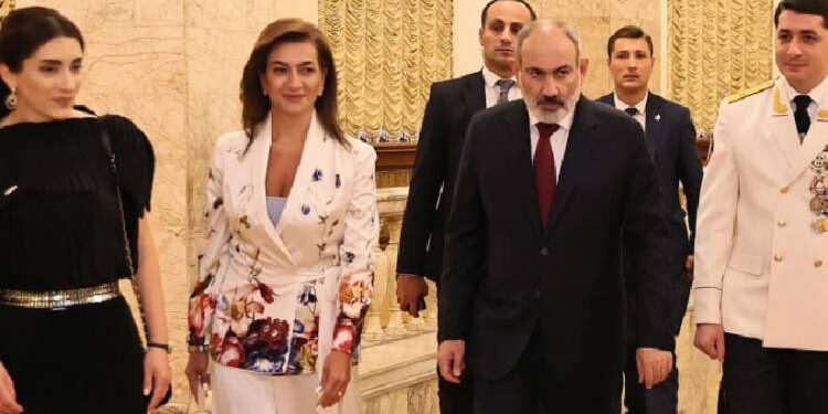 Ես սկսում եմ ավելի գեղեցիկ հագուստ կրել եւ ավելի լավ տեսք ունենալ․ Աննա Հակոբյանն իր մասին (լուսանկարներ)