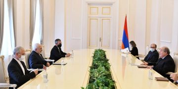 Արմեն Սարգսյանը Մոհամմադ Ջավադ Զարիֆին խնդրել է Իլհամ Ալիևին փոխանցել հետևյալ պատգամը. «28 տարի ձեզ ստորացրինք ու այս օրն ընկանք: Դուք մեր սխալը չկրկնեք». «Ազգ»